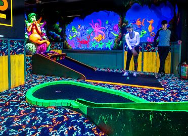 glow in the dark minigolf 5721